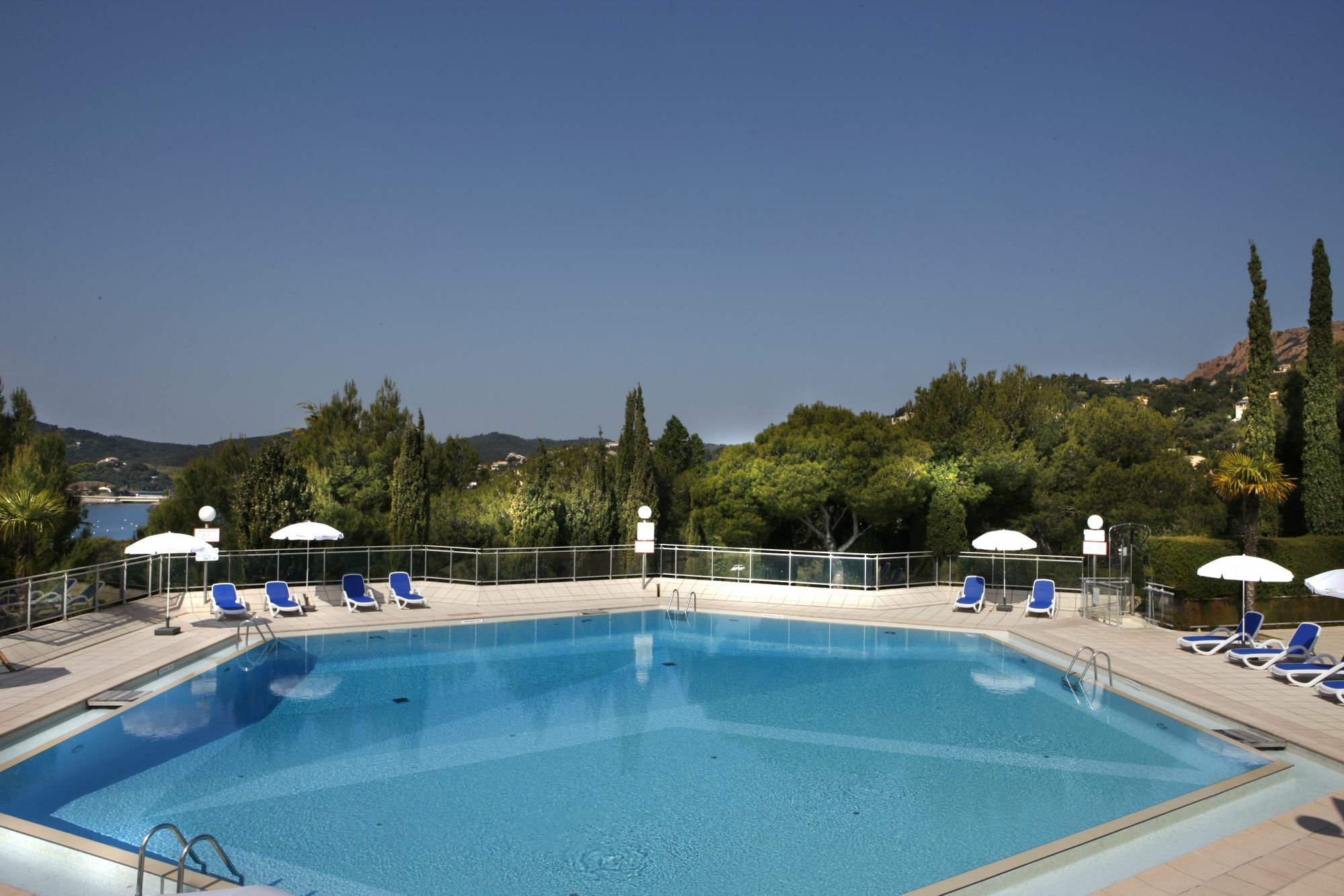 Village Club Les Mas De L'Esterel Saint-Raphaël エクステリア 写真